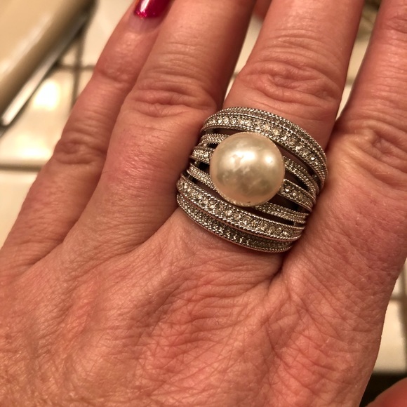 Avon Jewelry - White Pearl Ring 8 💕